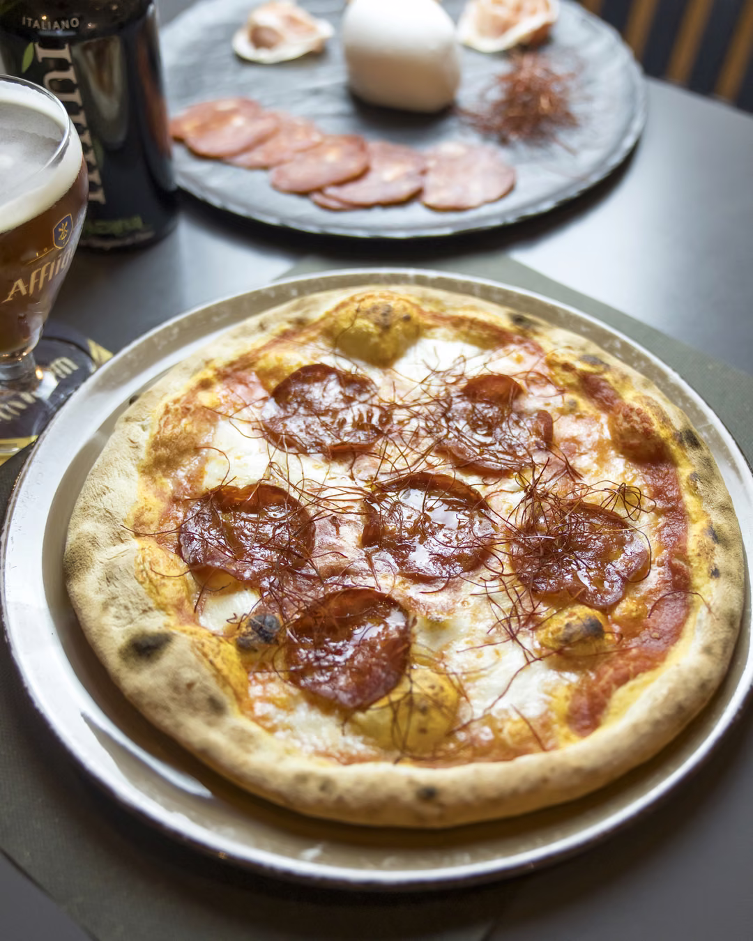 Pizza San Ciriaco con salame piccante